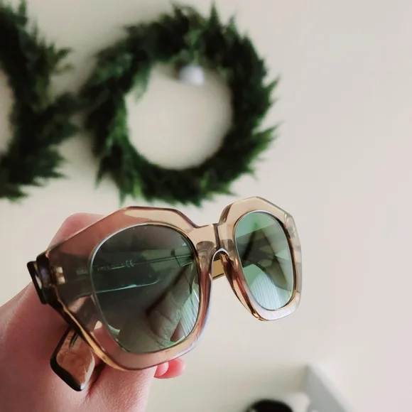 Burberry | Accessories | Like New Authentic Burberry  display picture 3